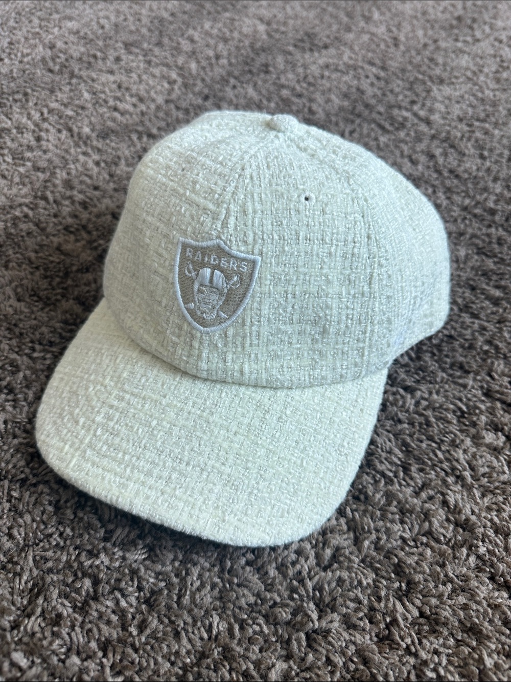 Raiders Women’s Tweed Baseball Cap in Off-White